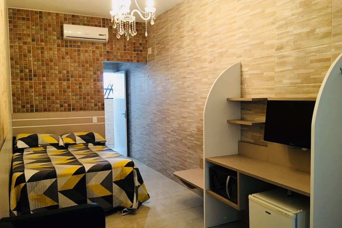 Minibar, escritorio, cortinas blackout y wifi gratis