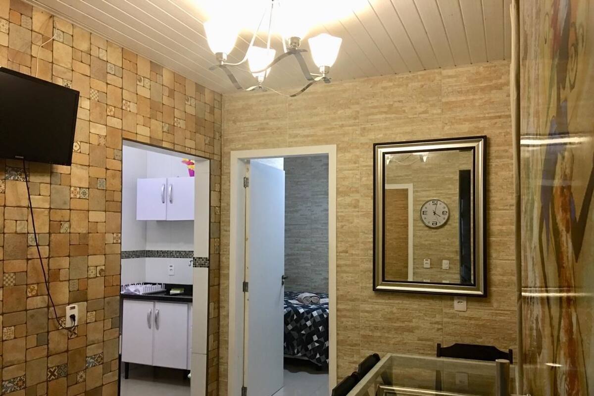 Minibar, escritorio, cortinas blackout y wifi gratis
