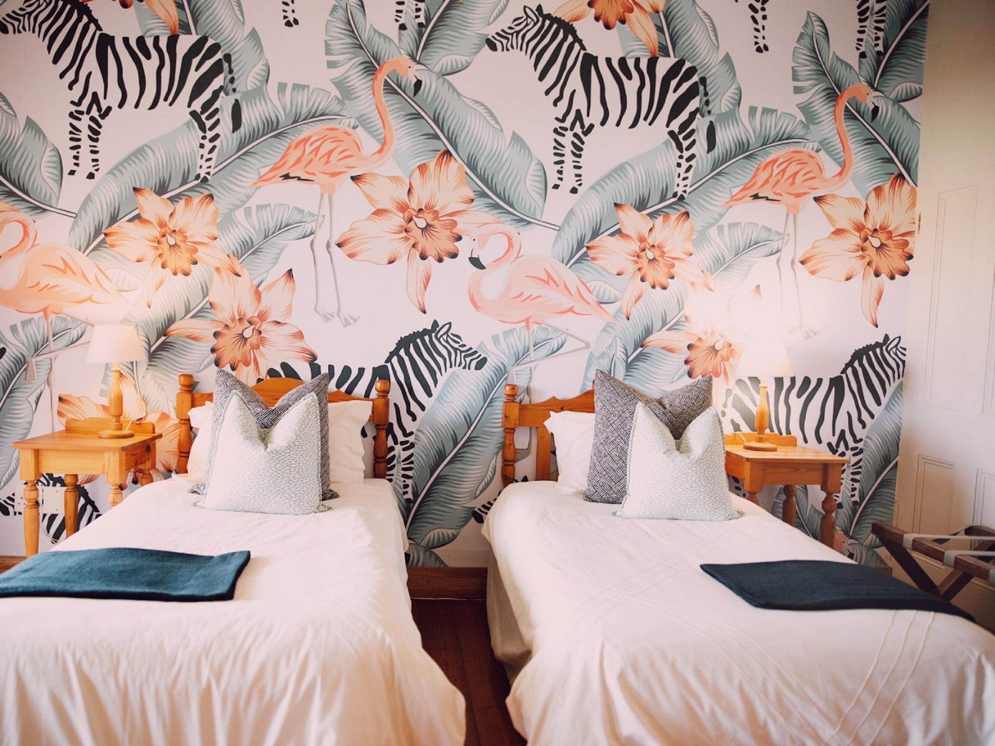 Twin Room | Individually furnished, bed sheets