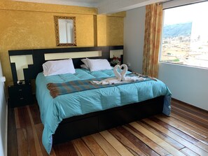 Down duvets, memory-foam beds, in-room safe, desk - Hostal Qolqampata (Cusco)