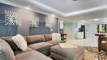 Suite, 1 Bedroom | Living room | 42-inch flat-screen TV with cable channels, TV