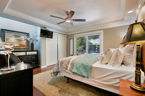 Suite, 1 habitación | Ropa de cama de alta calidad y decoración personalizada 
