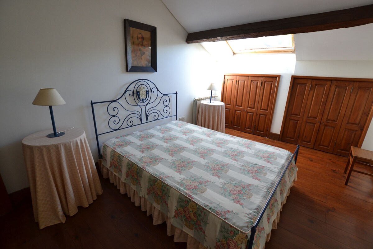 Rollaway beds (surcharge), WiFi (free), individually decorated