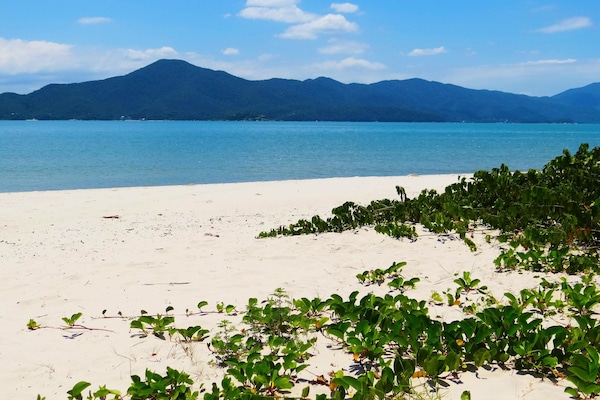 Beach nearby, white sand, sun-loungers, beach umbrellas