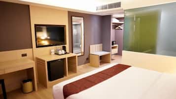 Premier Room | Minibar, in-room safe, desk, free WiFi