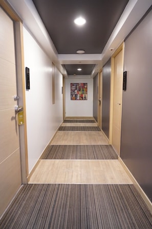 Handrails in hallways - iCheck inn Nana by Aspira (Bangkok)
