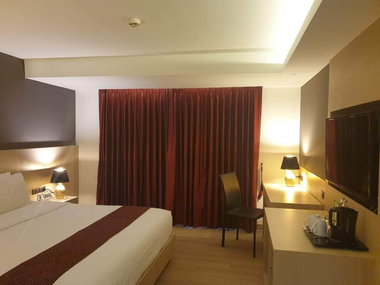premier room | minibar, in-room safe, desk, free wifi