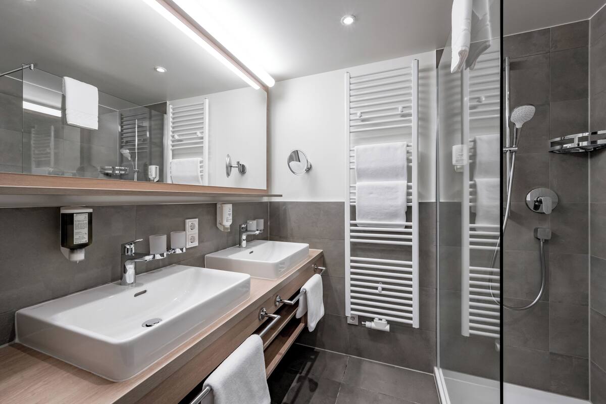 family room, 2 bedrooms, balcony, mountain view (hochwilde) | bathroom | deep-soaking bathtub, hair dryer, bathrobes, slippers