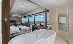 Panoramic Suite | Bathroom