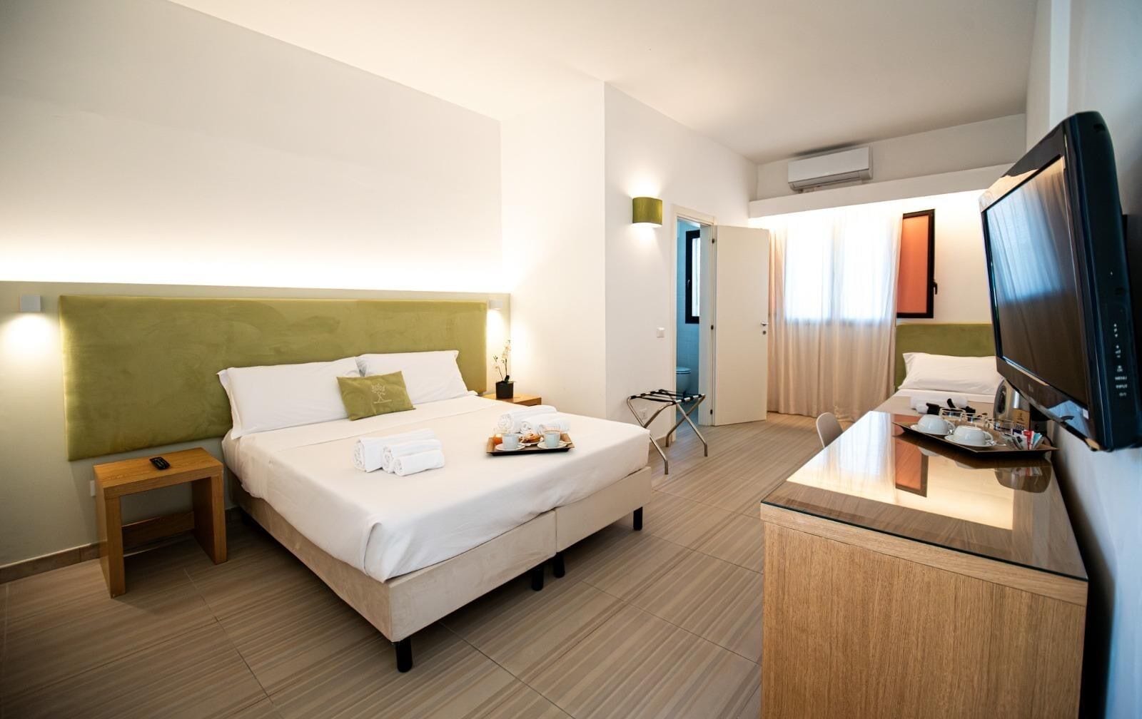 Classic Triple Room, 1 Bedroom | 1 bedroom, minibar, individually decorated, free WiFi