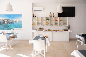 包含每日自助早餐