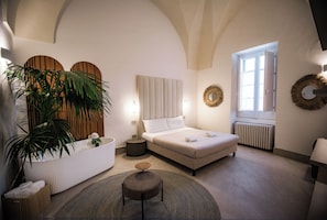 Junior Suite | 1 bedroom, minibar, individually decorated, free WiFi