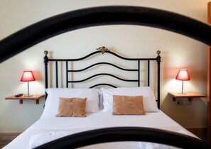 Standard Double or Twin Room | 1 bedroom, minibar, individually decorated, free WiFi - Tenuta San Nicola (Novoli)