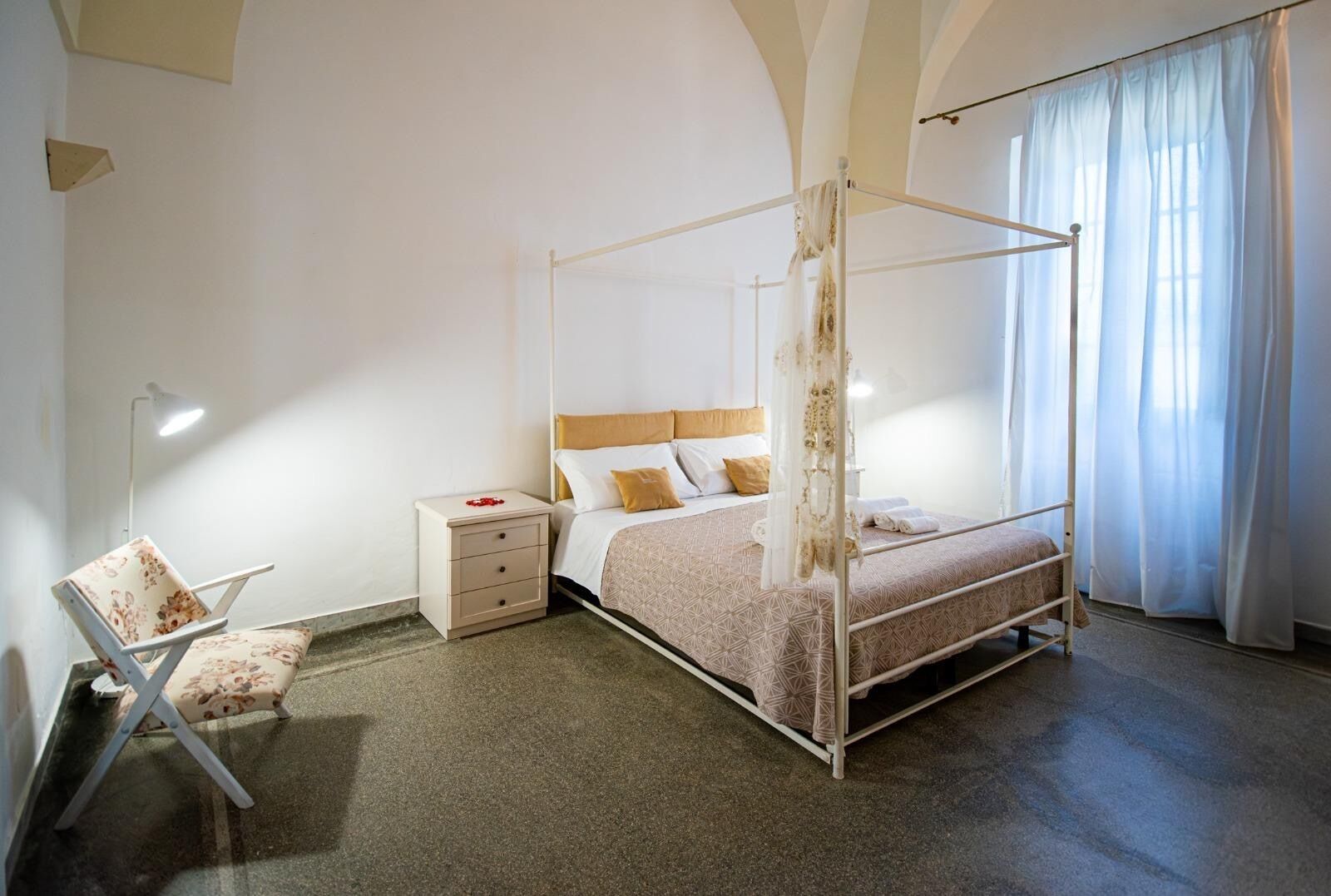 Junior Suite, Garden View | 1 bedroom, minibar, individually decorated, free WiFi