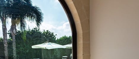 朝食 (ビュッフェ)、毎日提供 (無料)