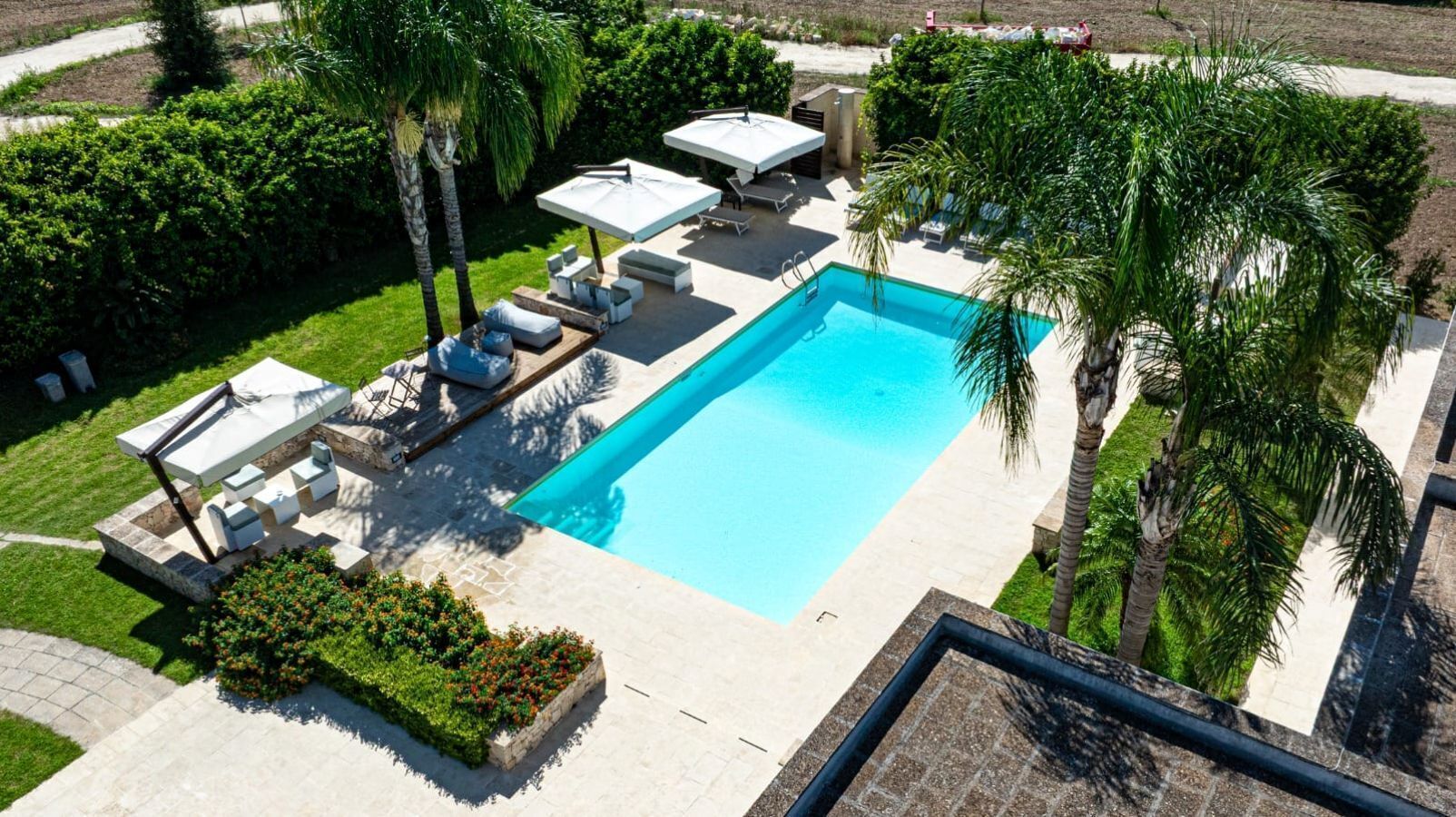 Außenpool, Liegestühle