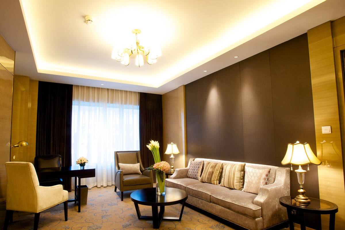 Phòng Suite, 1 phòng ngủ | 1 phòng ngủ, minibar, két bảo mật tại phòng, bàn 