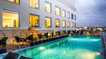 Kolam renang outdoor