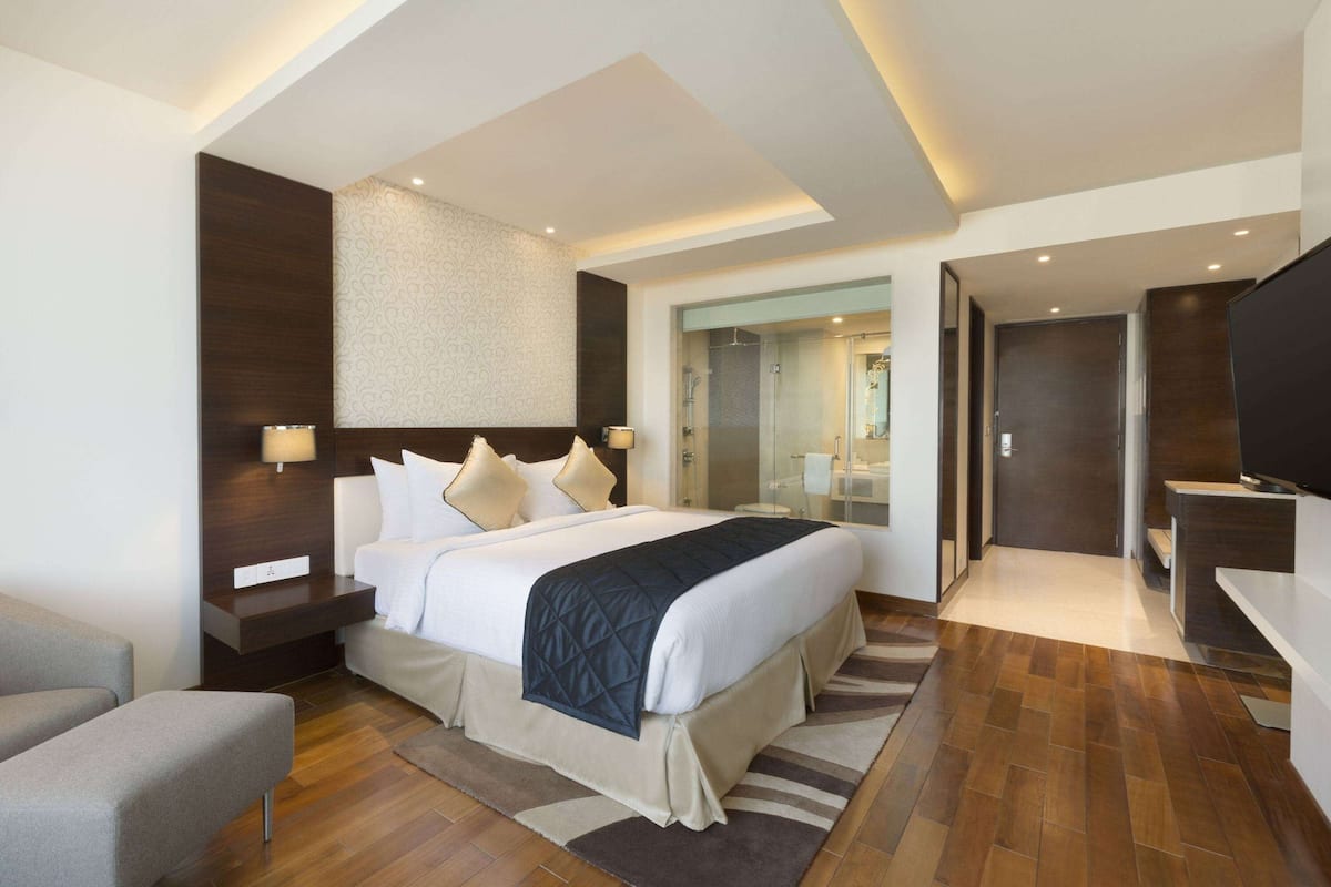 Premium bedding, minibar, in-room safe, desk
