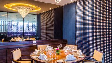 Breakfast, lunch, dinner served; Indian cuisine