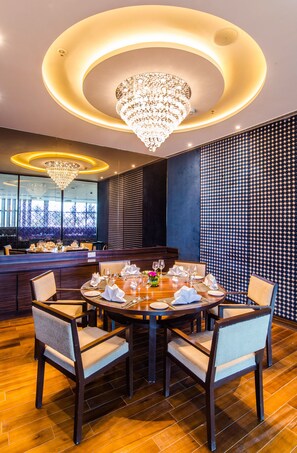Breakfast, lunch, dinner served; Indian cuisine