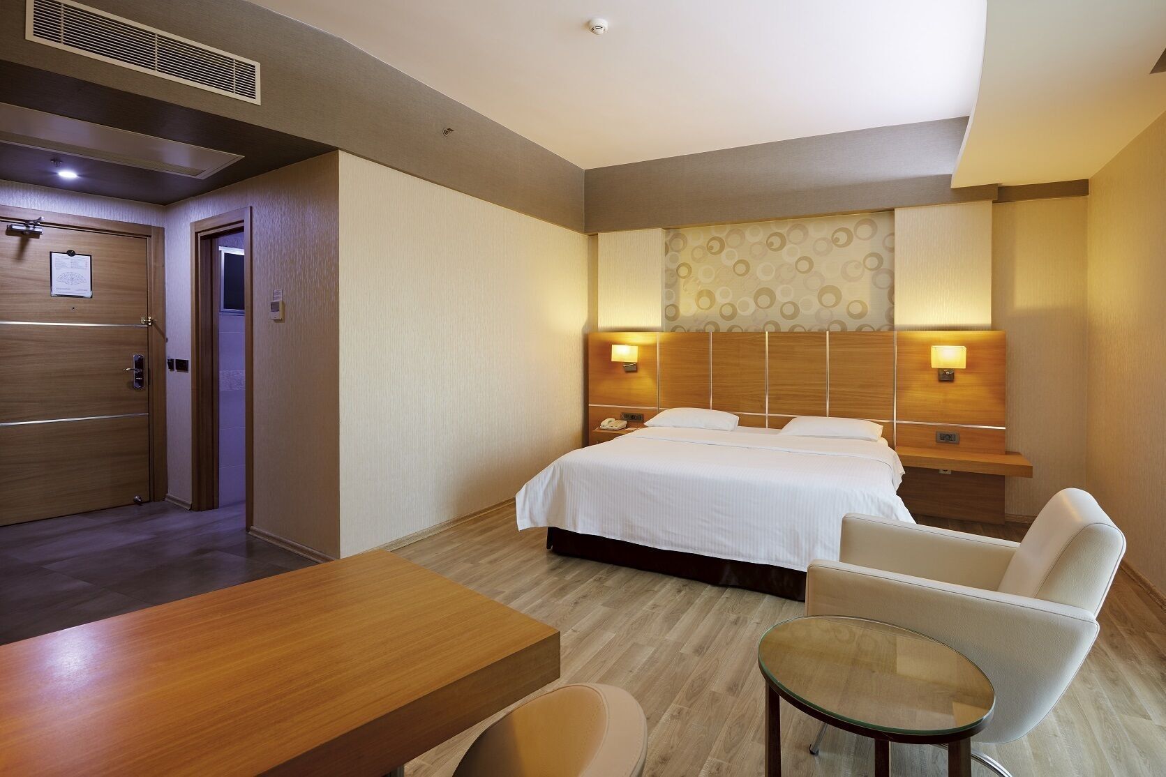 Minibar, in-room safe, desk, iron/ironing board