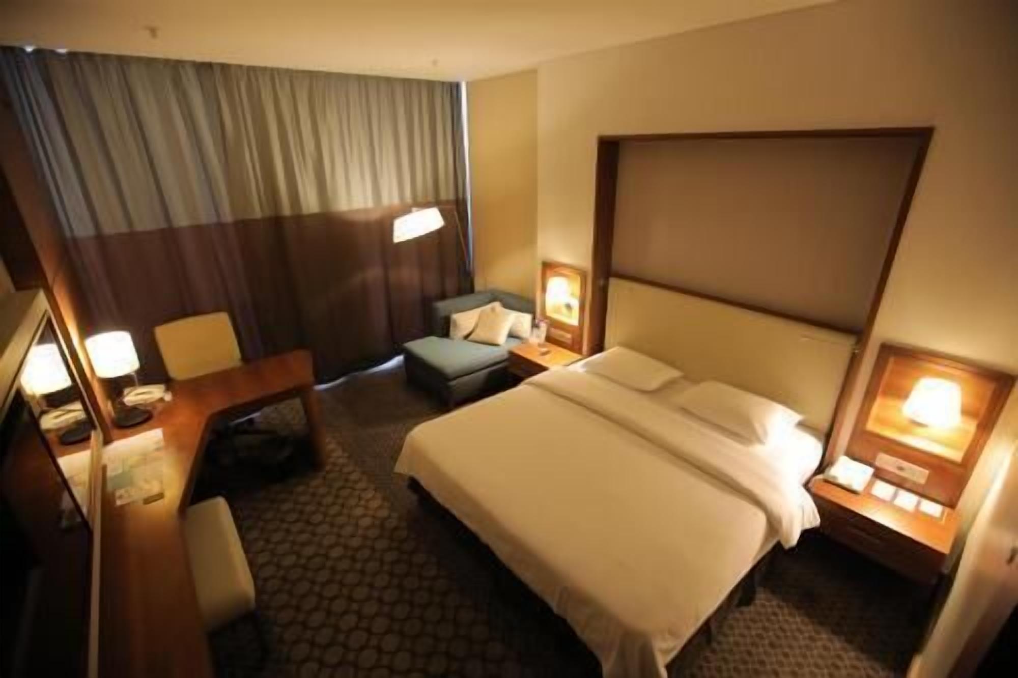 Minibar, in-room safe, soundproofing, iron/ironing board