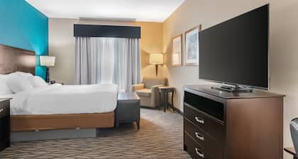 Best Western Plus Hiawatha Hotel