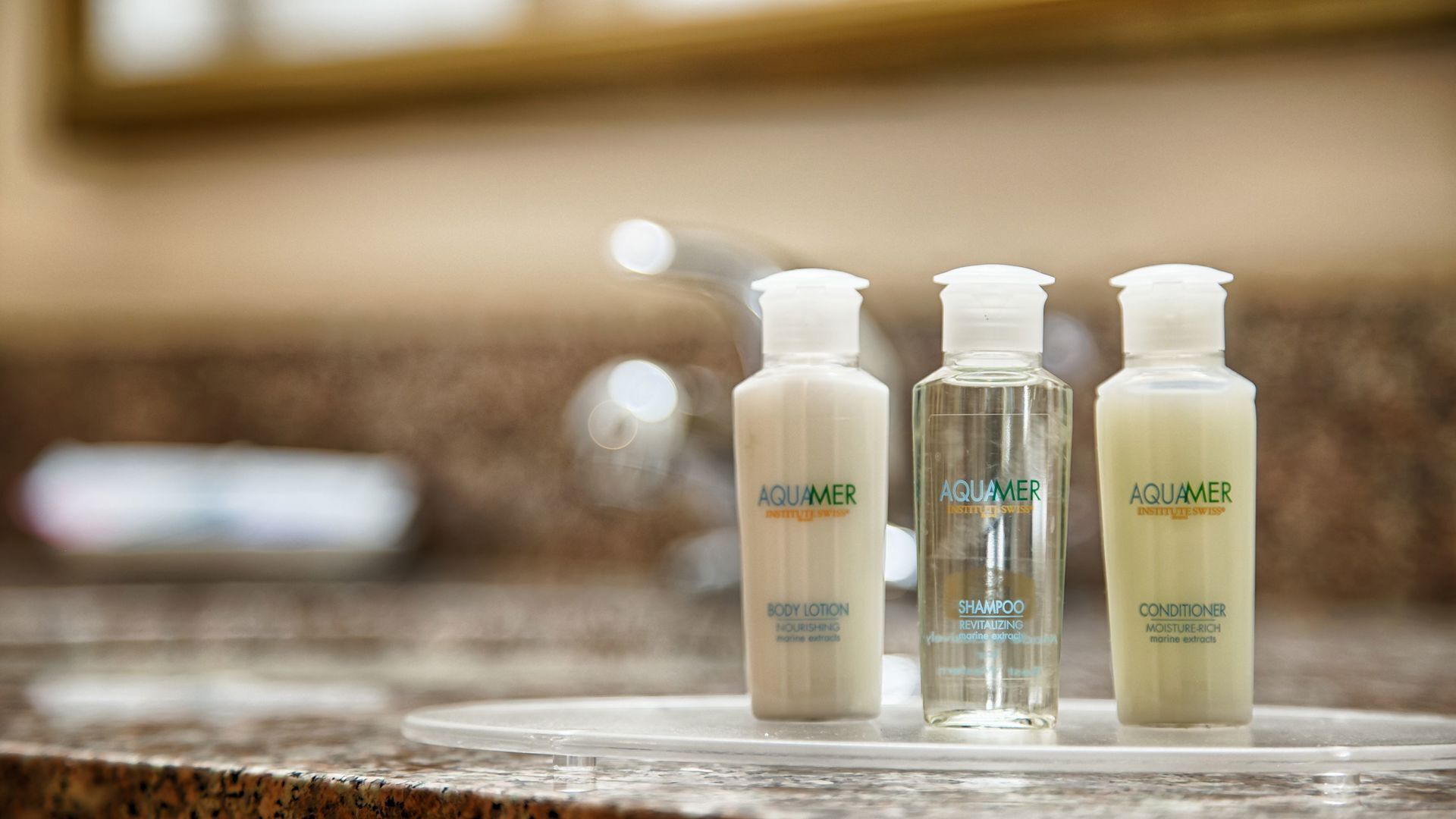 Équipements de salle de bain | Articles de toilette gratuits, sèche-cheveux, serviettes fournies