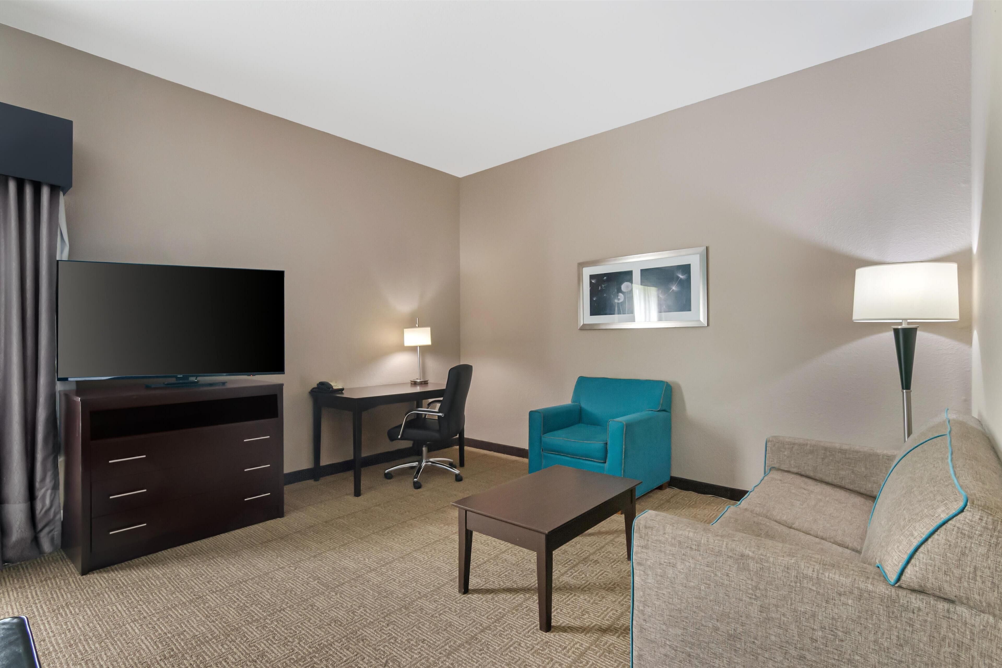 suite, 1 king bed, non smoking, jetted tub (with sofabed) | desk, blackout curtains, soundproofing, iron/ironing board