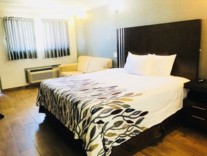 Habitación, 1 cama King size | Escritorio y wifi gratis