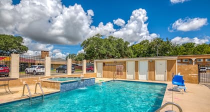 Budget Inn and Suites