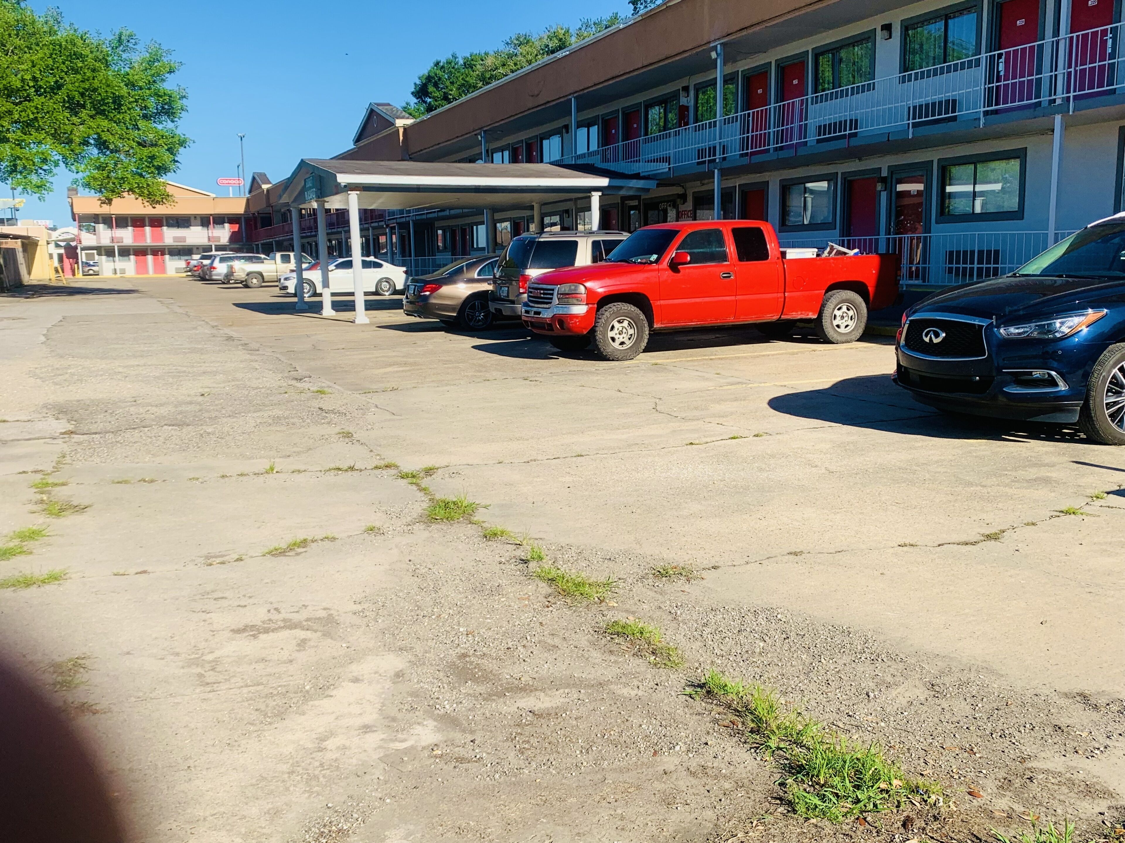 BUDGET INN AND SUITES — photo 7