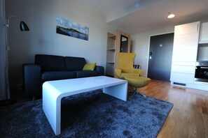 Fridge, microwave, coffee/tea maker, electric kettle