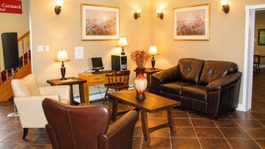 Lobby - Traveller's Inn (Summerside)