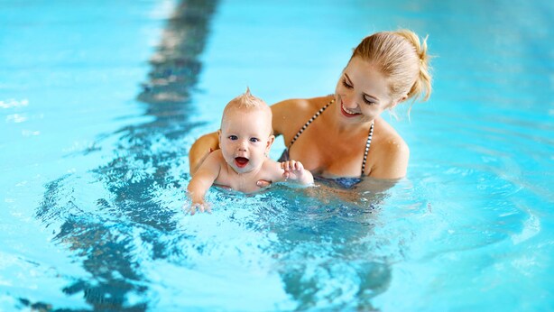 A swimming pool with clear blue water. - Traveller's Inn (Summerside)