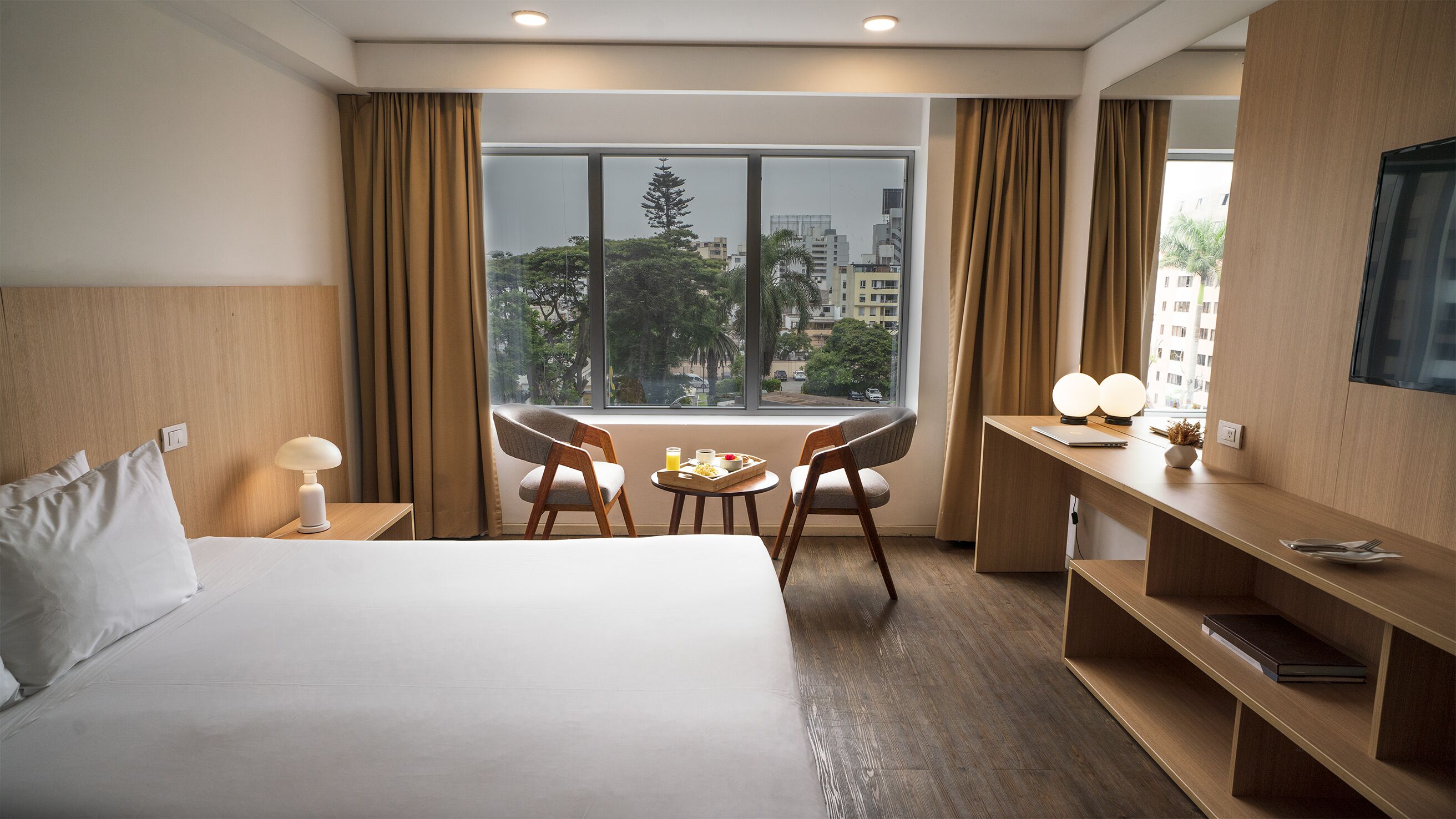 Classic Double Room | Hypo-allergenic bedding, minibar, in-room safe, individually furnished