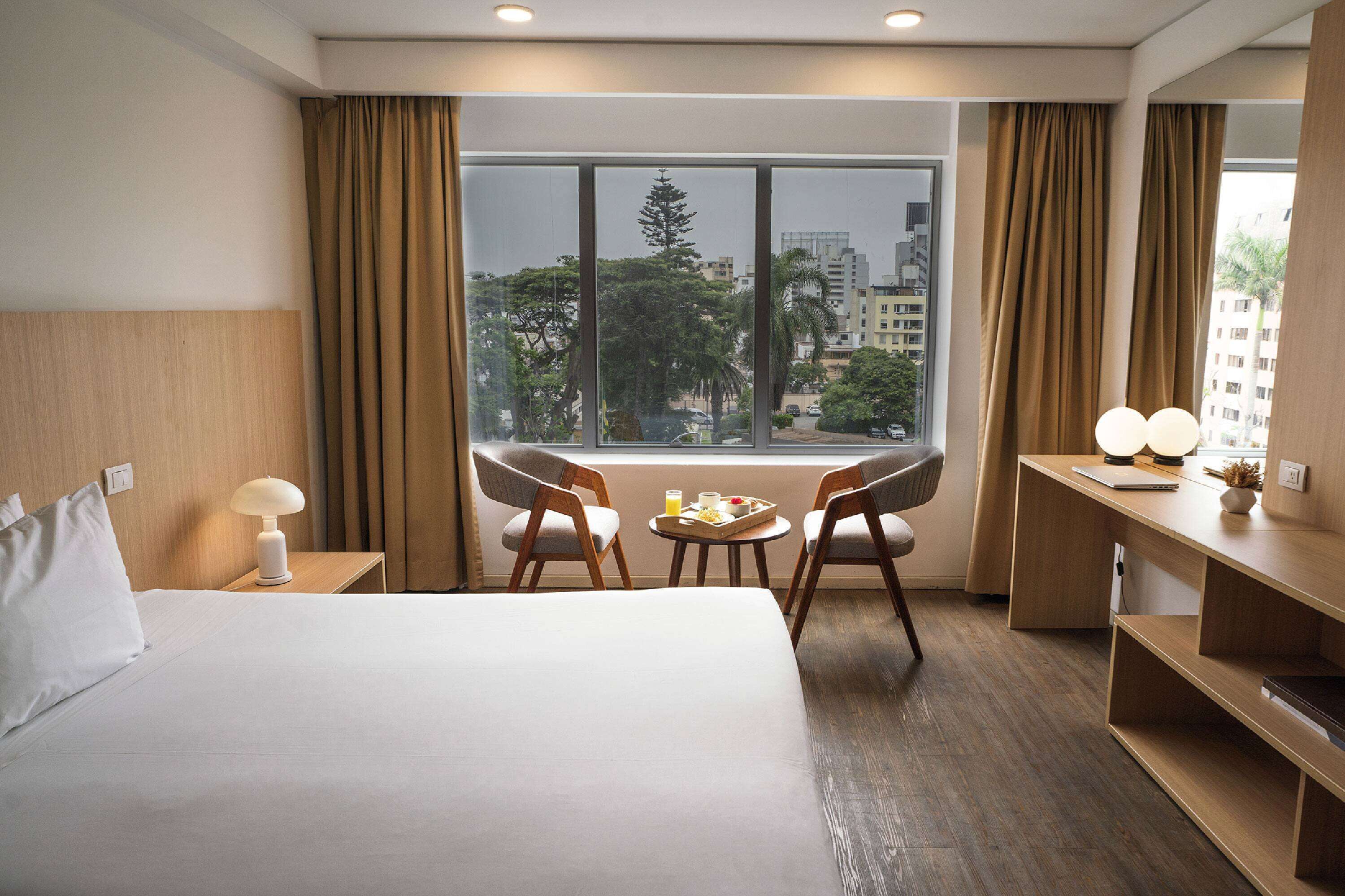 클래식 더블룸 | 저자극성 침구, 미니바, 객실 내 금고, 각각 다르게 가구 비치