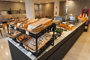 Free daily buffet breakfast - Dazzler by Wyndham Lima Miraflores (Lima)