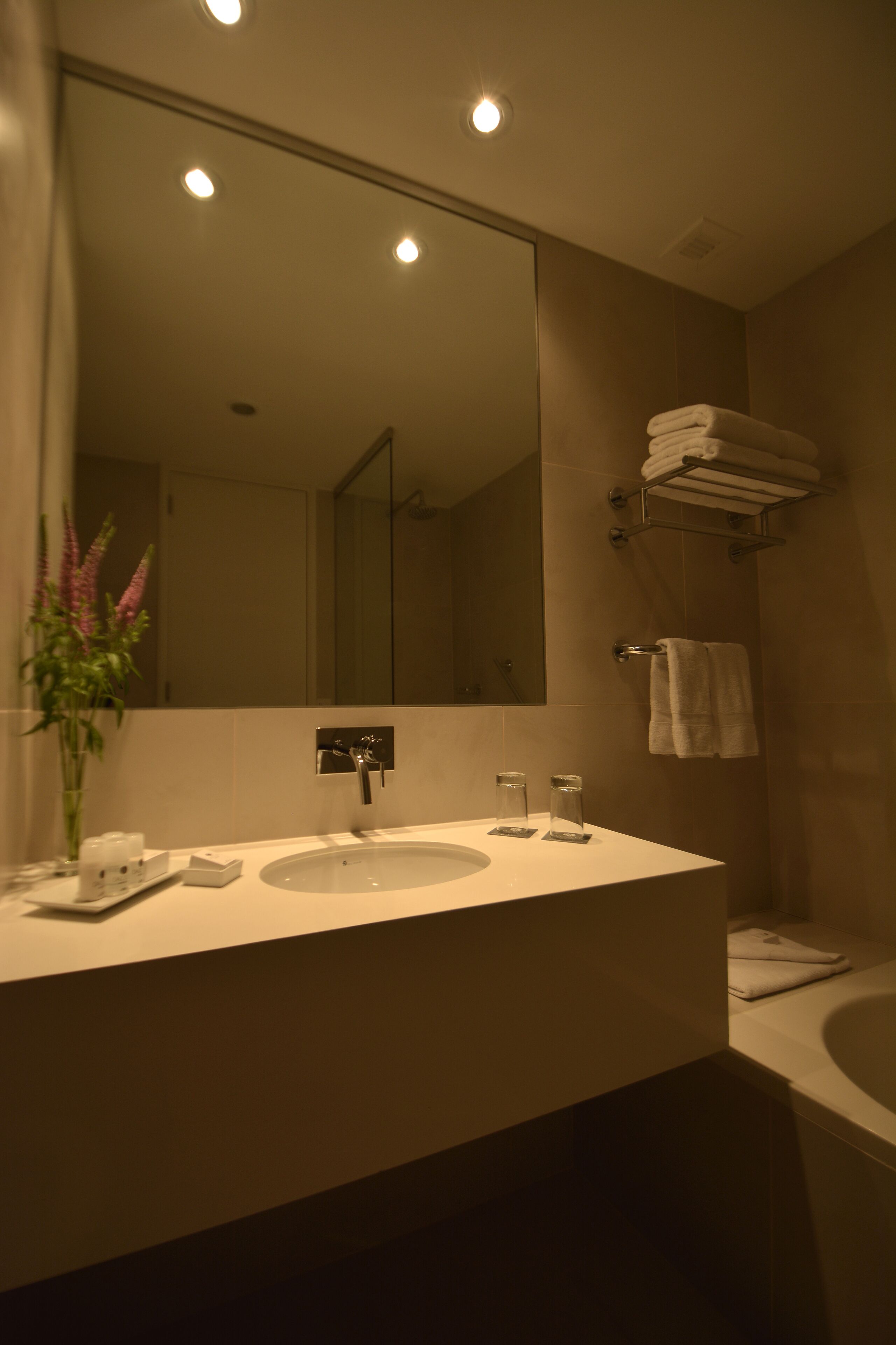 combined shower/bathtub, deep-soaking bathtub, free toiletries