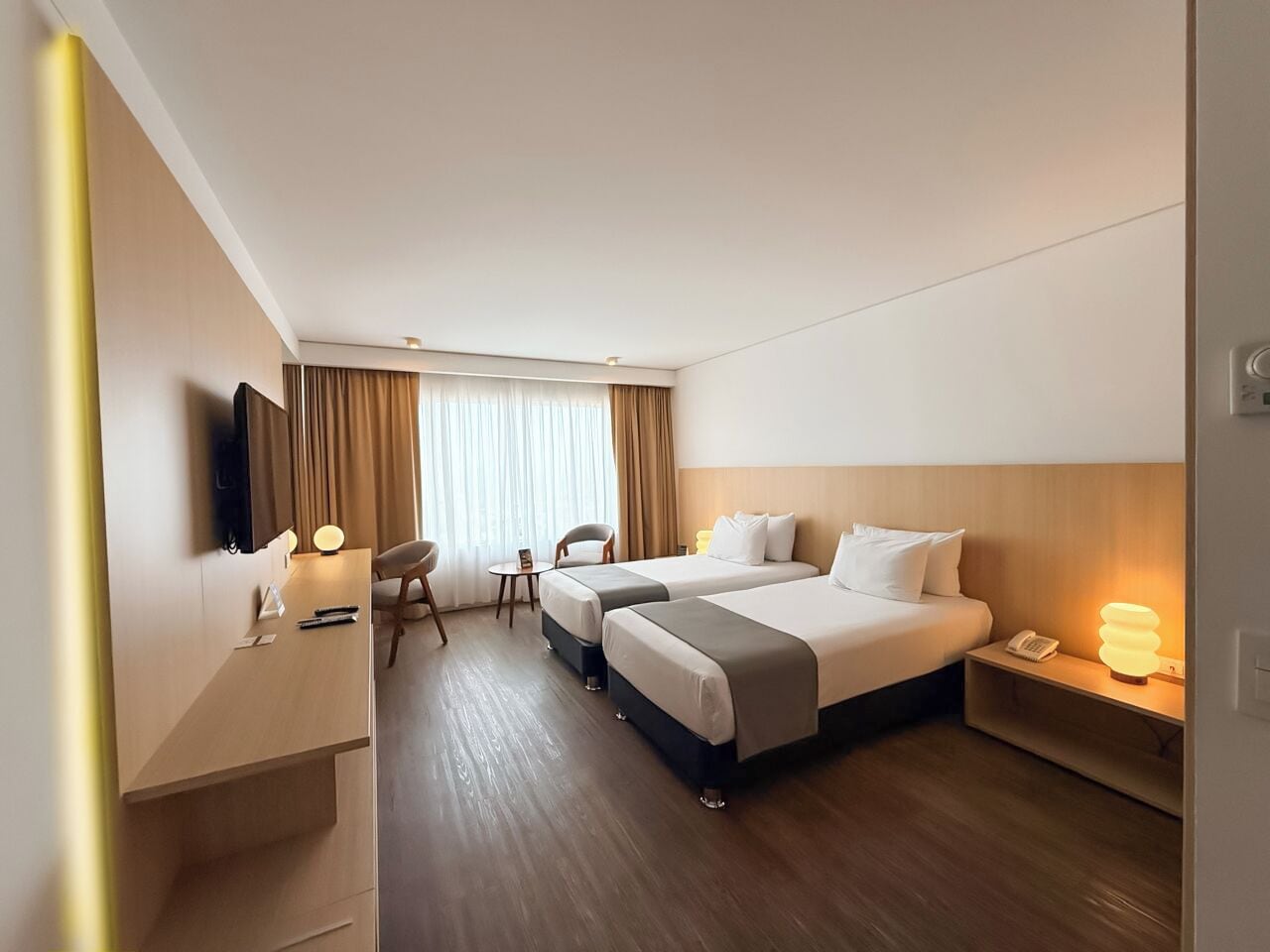 Literie hypoallergénique, minibar, coffres-forts dans les chambres