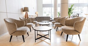 Televisión LCD de 39 pulgadas con canales por satélite, una televisión