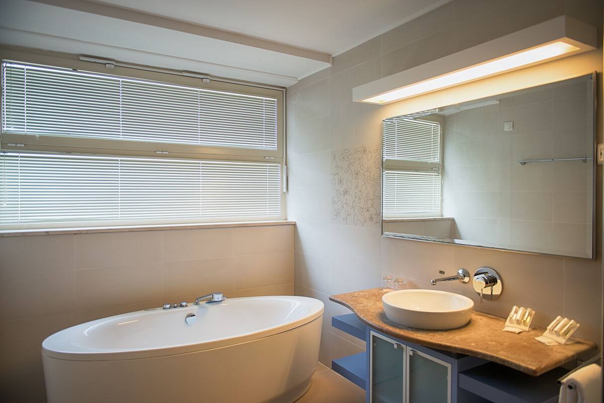 superior double room | 1 bedroom, minibar, in-room safe, desk