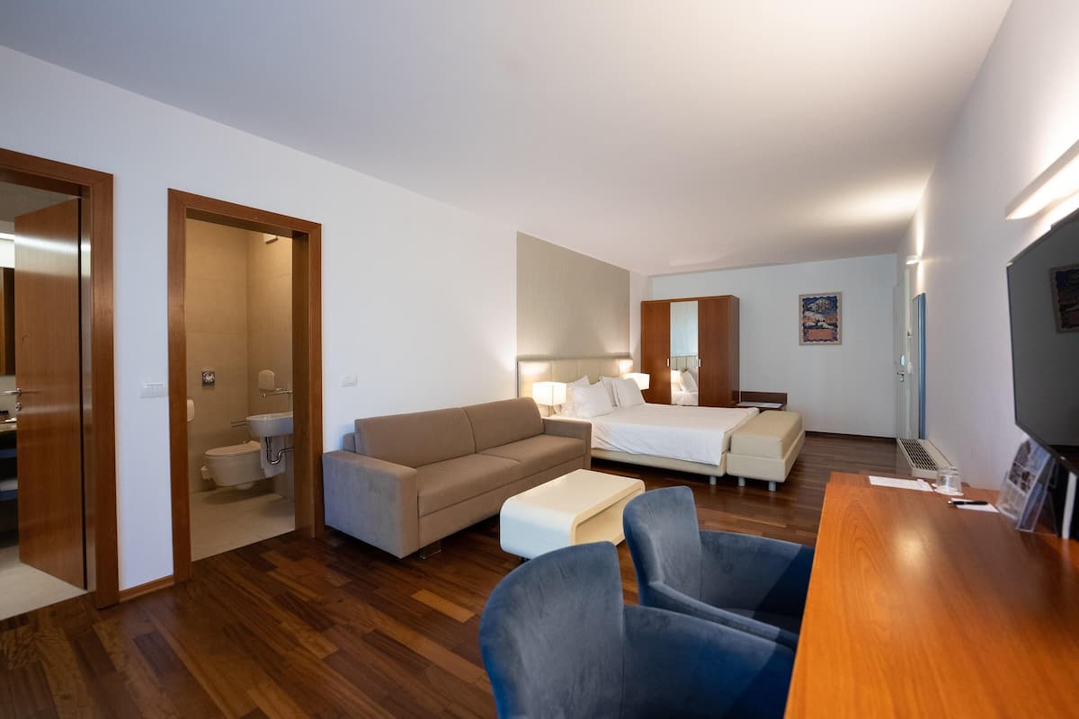 superior double room | 1 bedroom, minibar, in-room safe, desk
