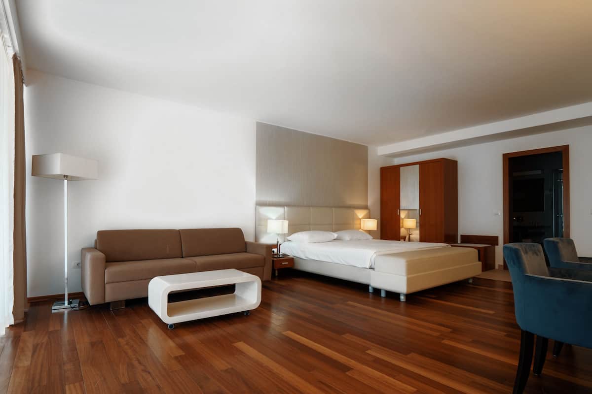 superior double room | 1 bedroom, minibar, in-room safe, desk