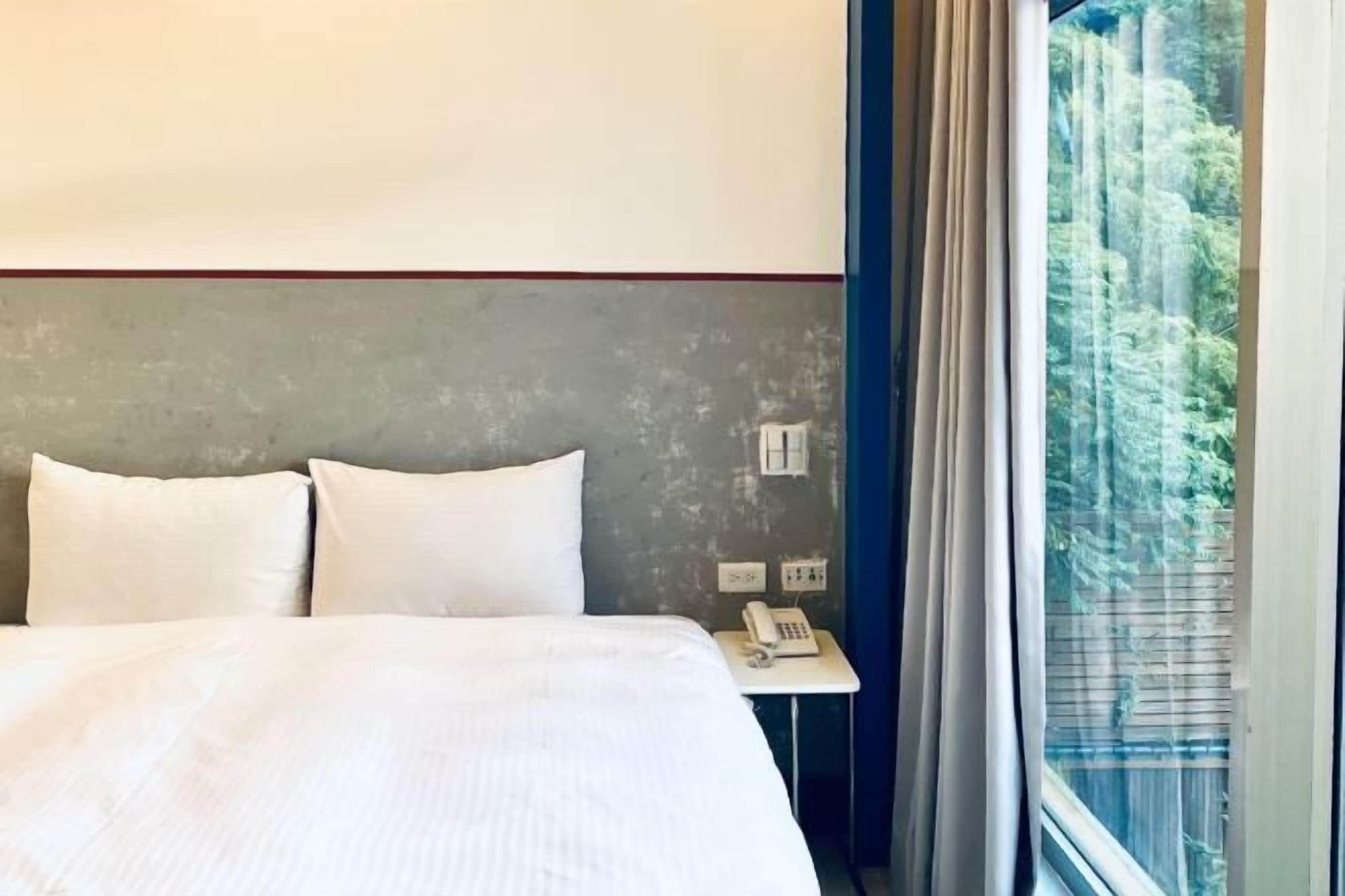 Down duvets, minibar, individually decorated, individually furnished