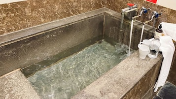 Separate bathtub and shower, spring water bathtub, free toiletries