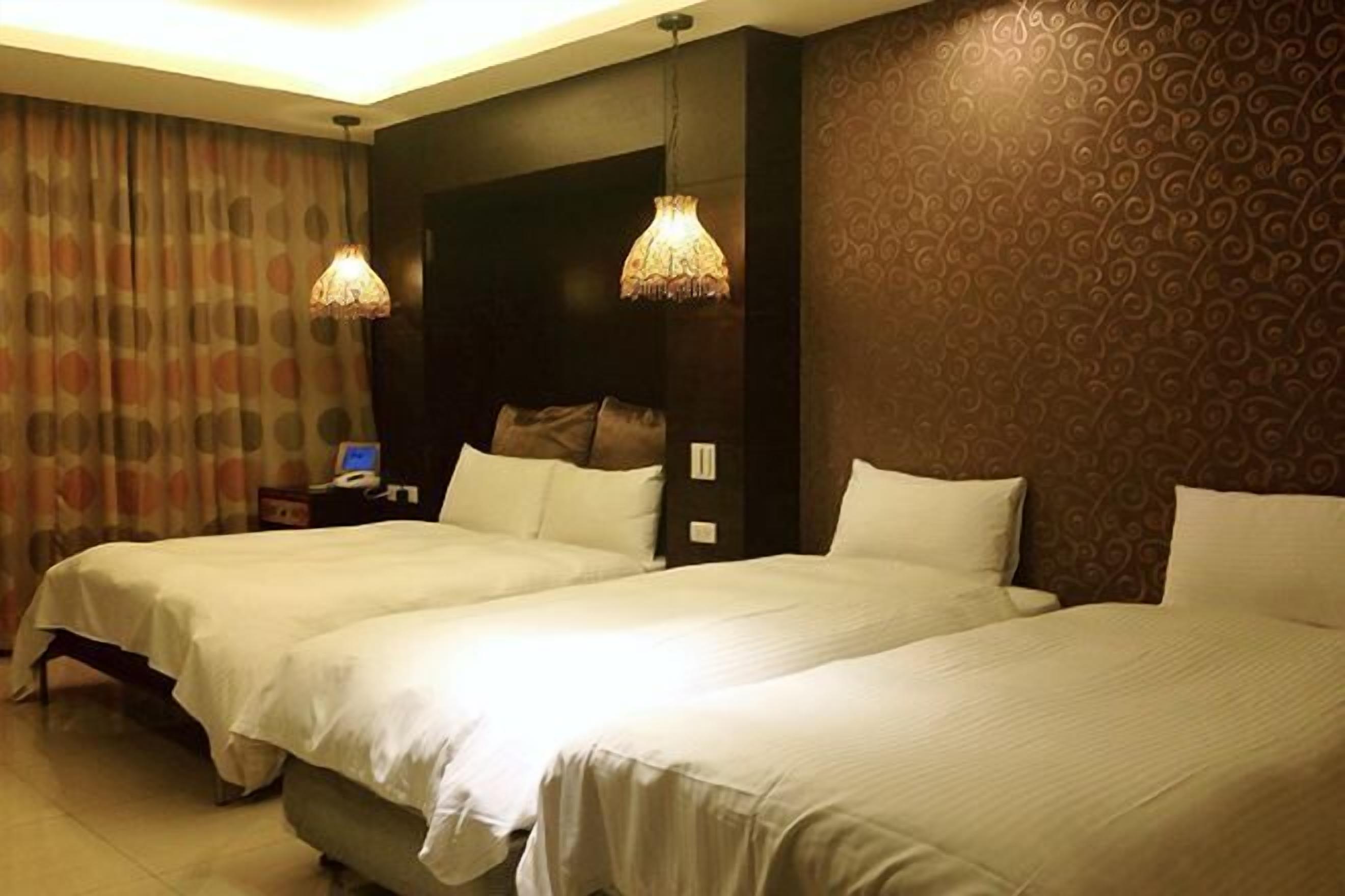 Down duvets, minibar, individually decorated, individually furnished