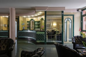 Lobby sitting area - Futura Motel (Paderno Dugnano)