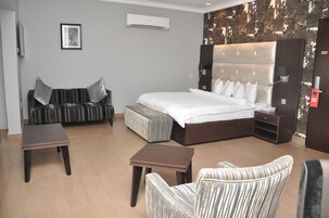 Caja de seguridad en la habitación y decoración personalizada 